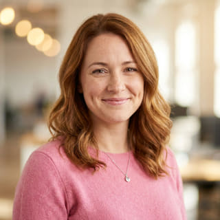 Emily Watson, Chefe de Suporte ao Cliente na Aurora Fondério, foto de perfil
